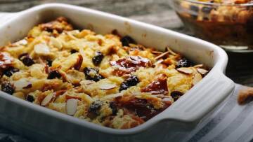 Pudding z chałki lub chleba